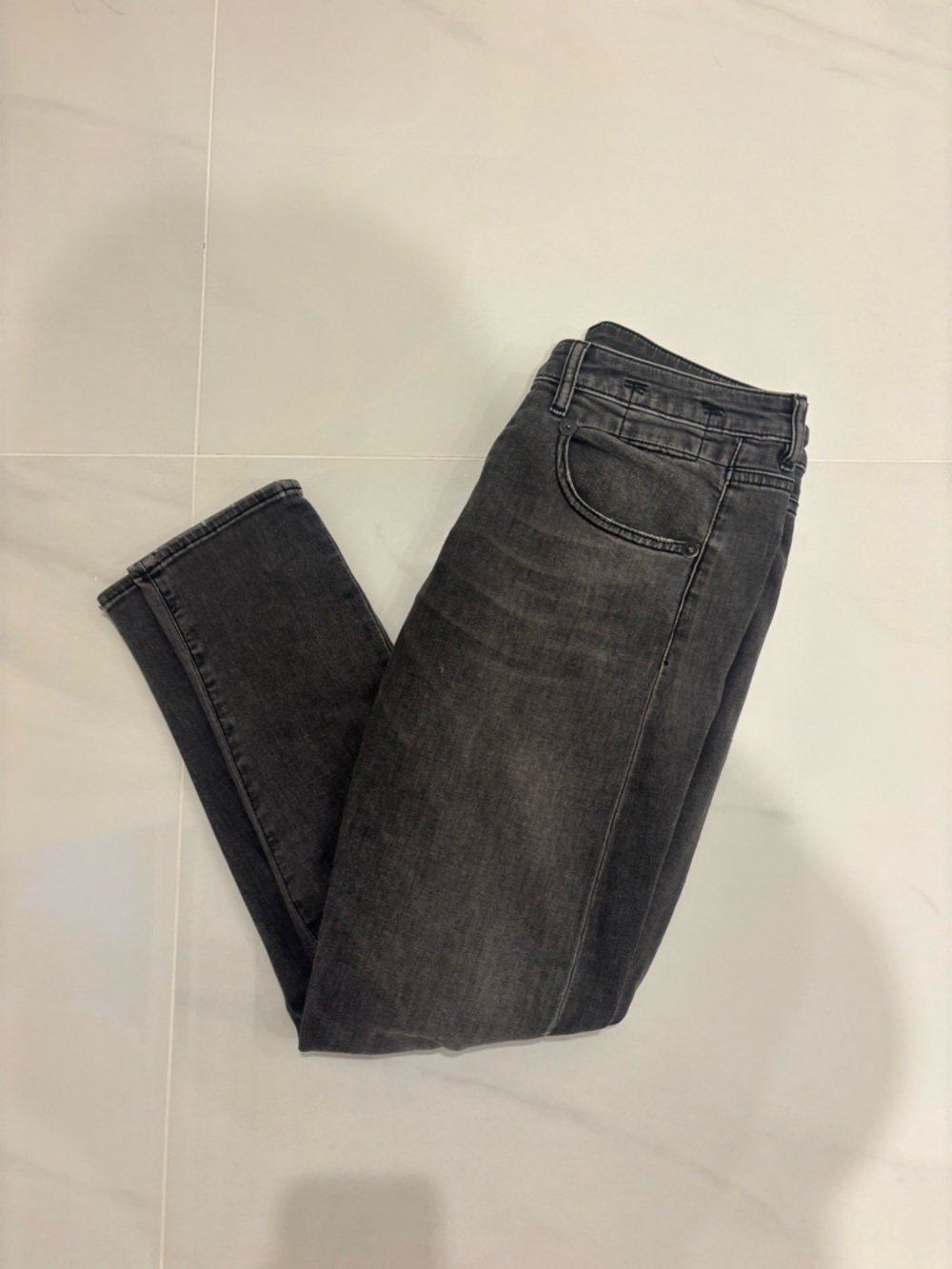 Women’s Slim Straight Jeans in Washed Black